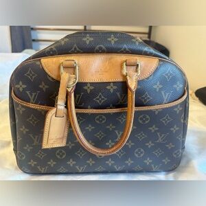 ❤️SOLD❤️ Louis Vuitton Deauville bag in monogram, perfect for travel!